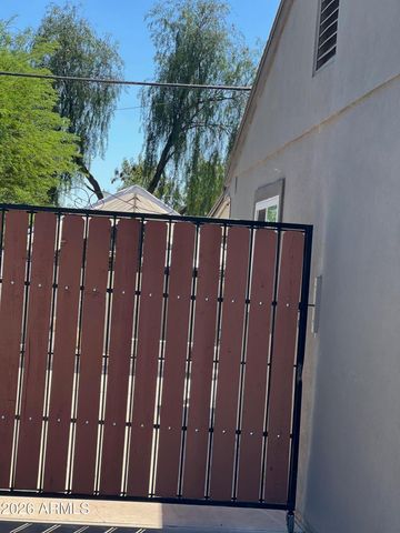 6831 W CAMELBACK Road, Phoenix, AZ 85033