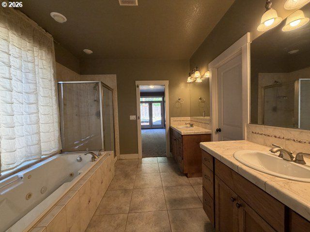 11221 Se VERNAZZA Ln, Happy Valley, OR 97086