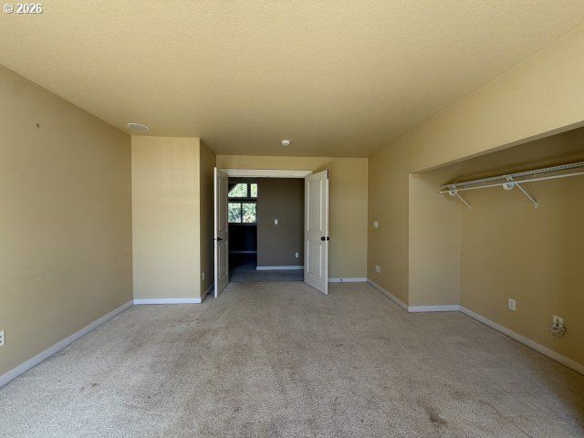 11221 Se VERNAZZA Ln, Happy Valley, OR 97086