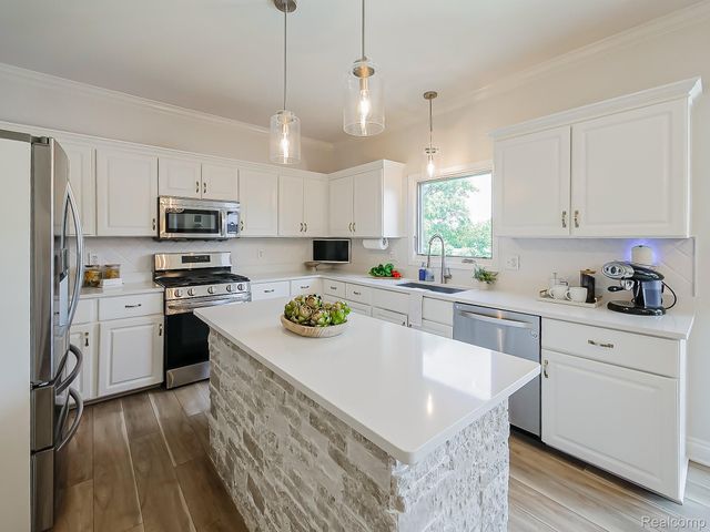 13340 Andover Drive, Plymouth Charter Township, MI 48170