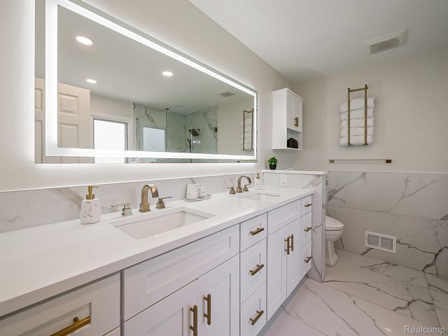 13340 Andover Drive, Plymouth Charter Township, MI 48170