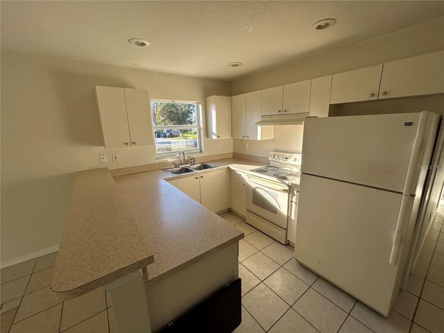3005 HILLVIEW STREET, Sarasota, FL 34239