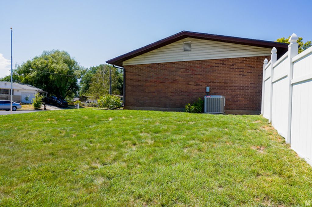 784 W 2550 N, Clinton, UT 84015 — photo 5