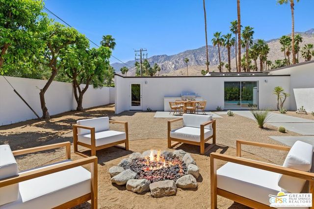 2020 S Navajo Drive, Palm Springs, CA 92264
