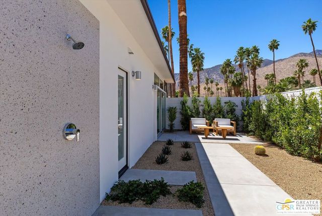 2020 S Navajo Drive, Palm Springs, CA 92264