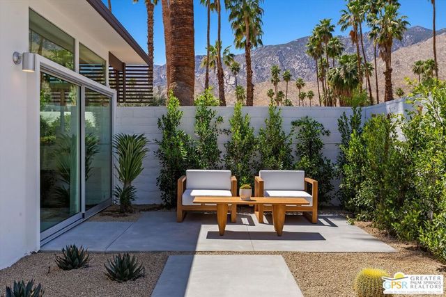 2020 S Navajo Drive, Palm Springs, CA 92264
