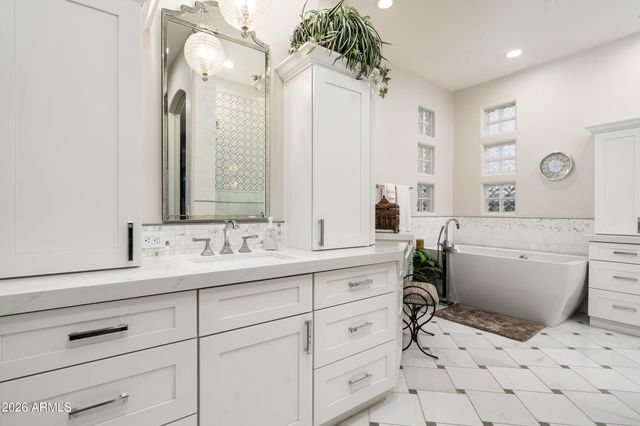 7380 E VAQUERO Drive, Scottsdale, AZ 85258