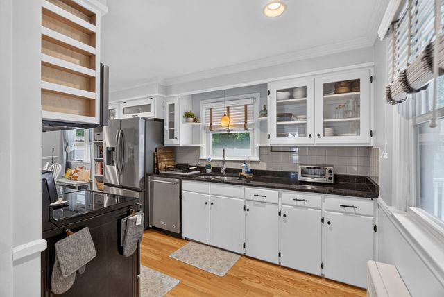 51 Cherry Hill Dr, Seekonk, MA 02771