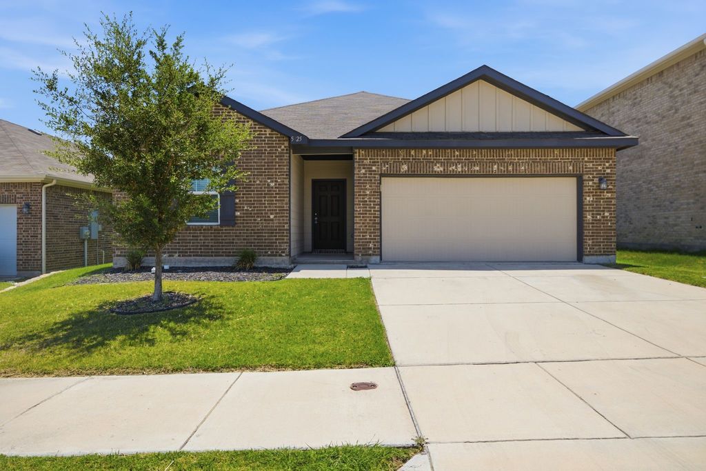 5325 Stone Meadow Lane, Fort Worth, TX 76179