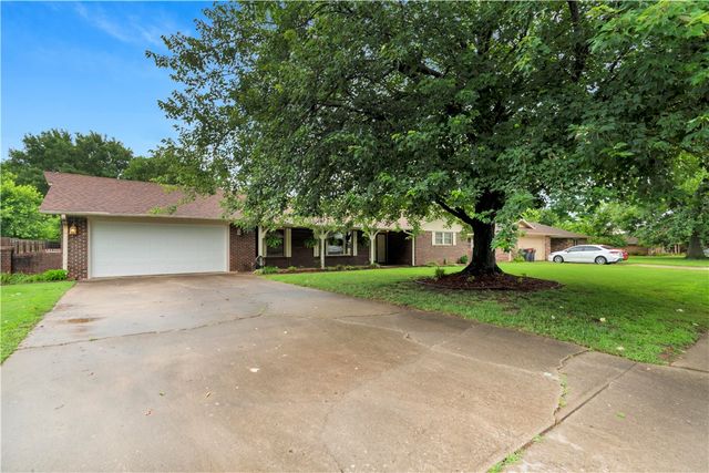207 Angela Street, Springdale, AR 72762