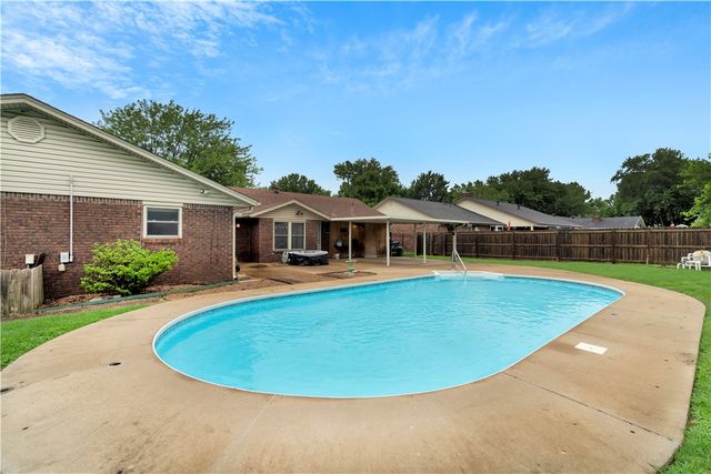 207 Angela Street, Springdale, AR 72762