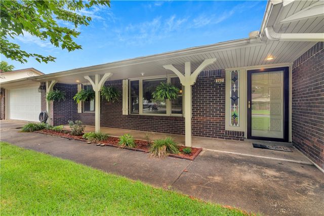 207 Angela Street, Springdale, AR 72762