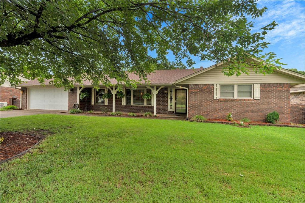 207 Angela Street, Springdale, AR 72762