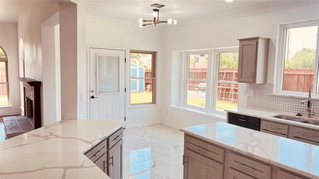 748 Longleaf Drive, Desoto, TX 75115