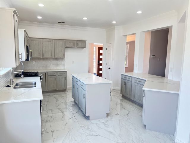 748 Longleaf Drive, Desoto, TX 75115