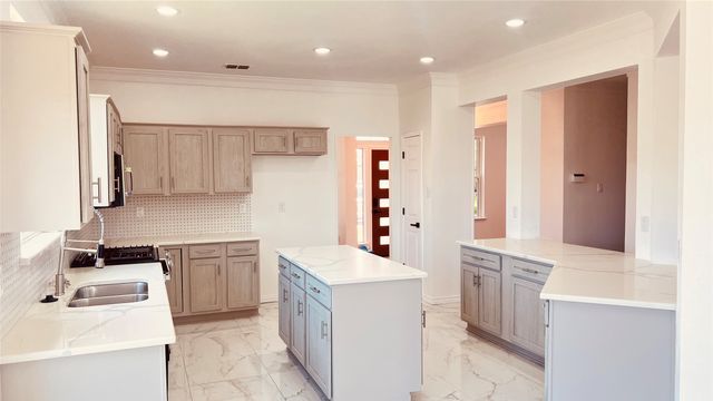 748 Longleaf Drive, Desoto, TX 75115