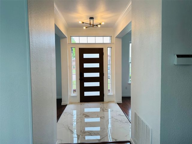 748 Longleaf Drive, Desoto, TX 75115