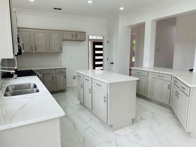 748 Longleaf Drive, Desoto, TX 75115