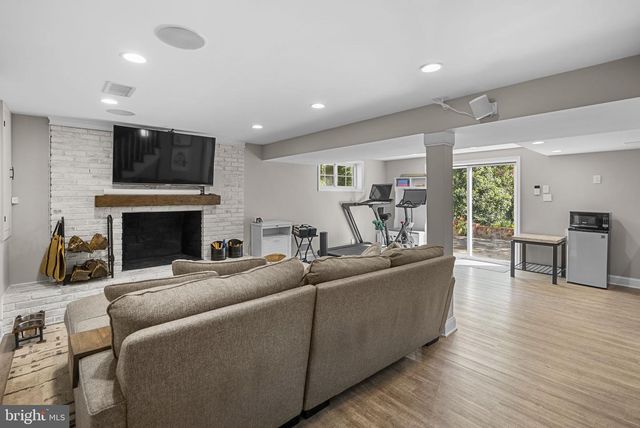 8703 SUDBURY PL, Alexandria, VA 22309