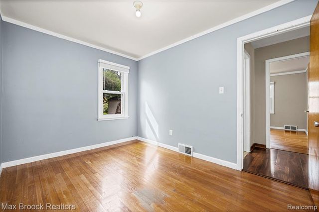 23531 Scotia Road, Oak Park, MI 48237