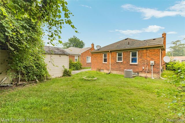 23531 Scotia Road, Oak Park, MI 48237