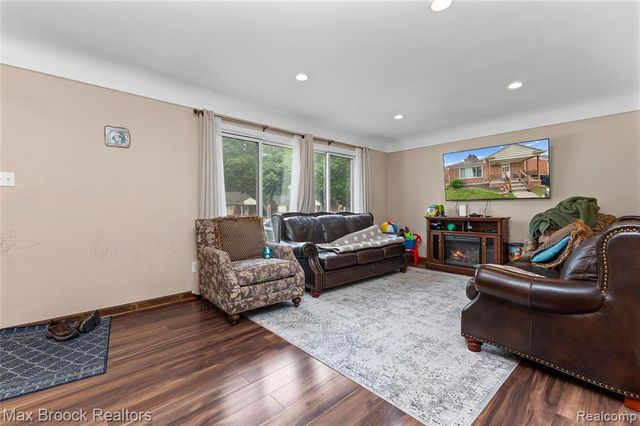 23531 Scotia Road, Oak Park, MI 48237