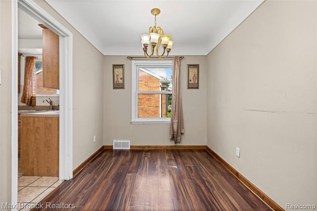 23531 Scotia Road, Oak Park, MI 48237