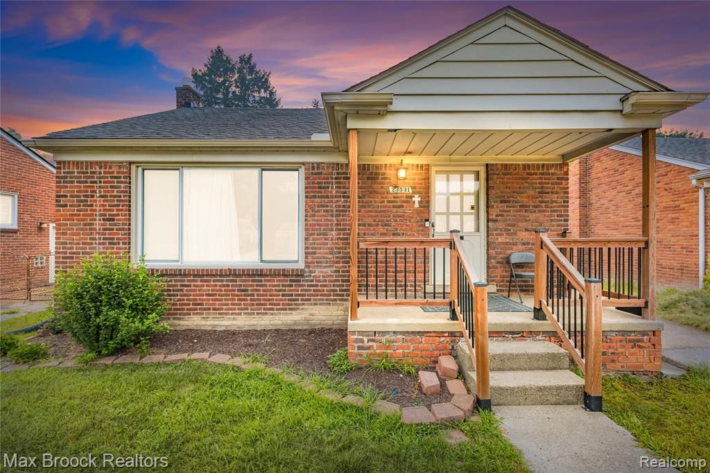 23531 Scotia Road, Oak Park, MI 48237