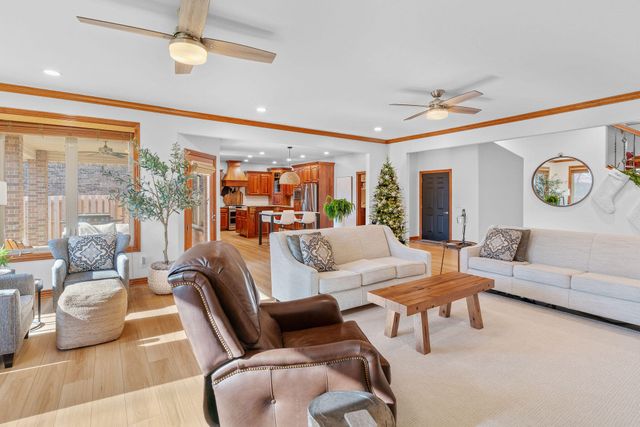 3194 W Knob Hill Street, Springfield, MO 65810