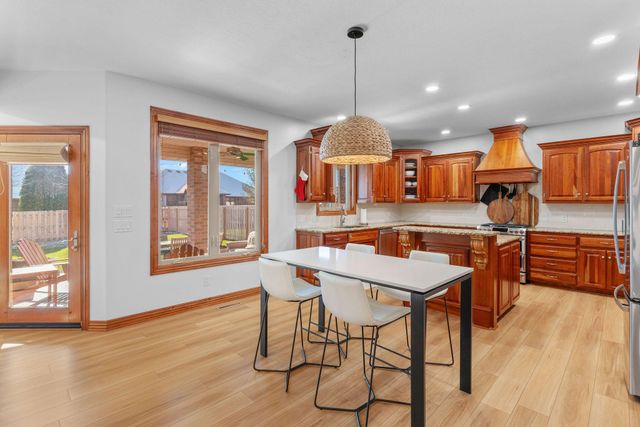 3194 W Knob Hill Street, Springfield, MO 65810