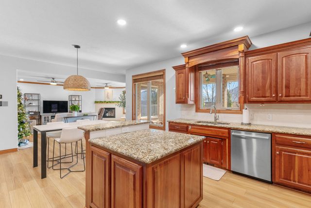 3194 W Knob Hill Street, Springfield, MO 65810