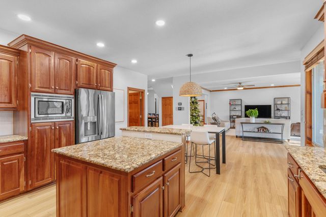 3194 W Knob Hill Street, Springfield, MO 65810