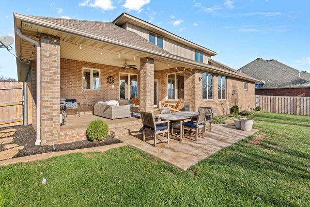 3194 W Knob Hill Street, Springfield, MO 65810