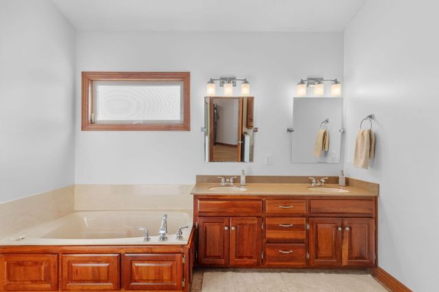 3194 W Knob Hill Street, Springfield, MO 65810