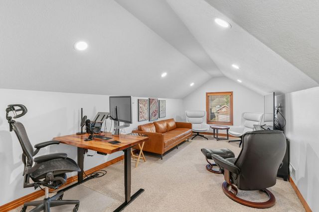 3194 W Knob Hill Street, Springfield, MO 65810