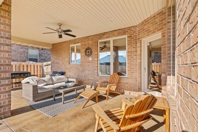 3194 W Knob Hill Street, Springfield, MO 65810