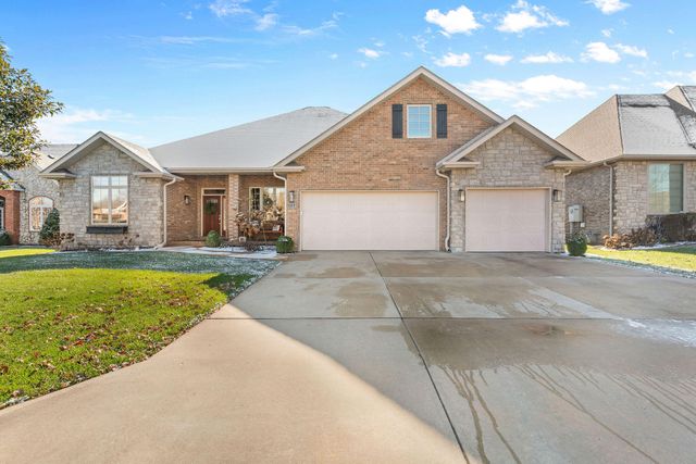 3194 W Knob Hill Street, Springfield, MO 65810