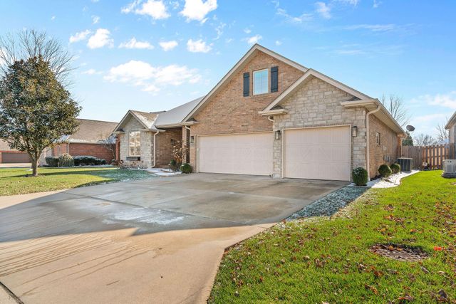 3194 W Knob Hill Street, Springfield, MO 65810