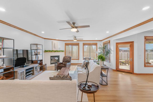 3194 W Knob Hill Street, Springfield, MO 65810