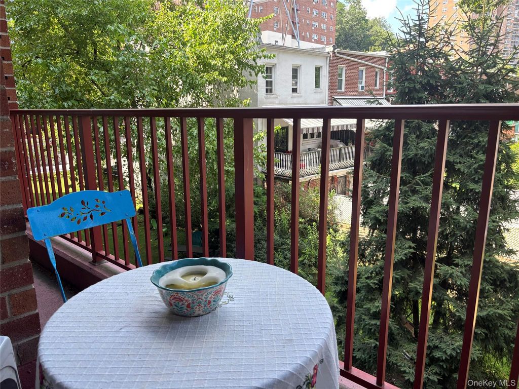 315 W 232nd Street 2M, Bronx, NY 10463 — exterior