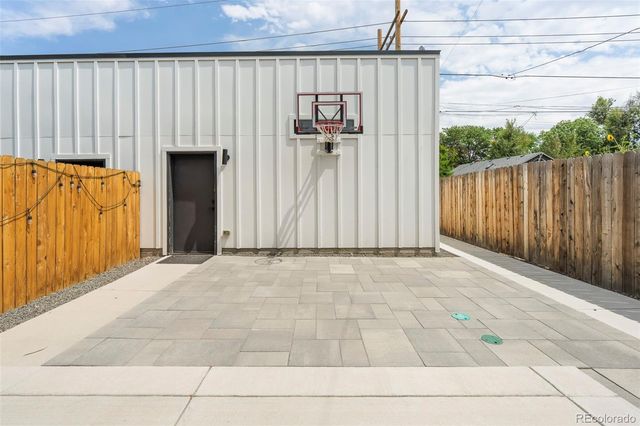 2702 S Bannock Street, Englewood, CO 80110