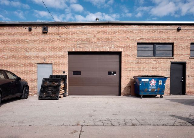 5480 N Elston Avenue, Chicago, IL 60630