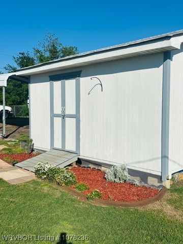 404 Loy Avenue, Arkoma, OK 74901