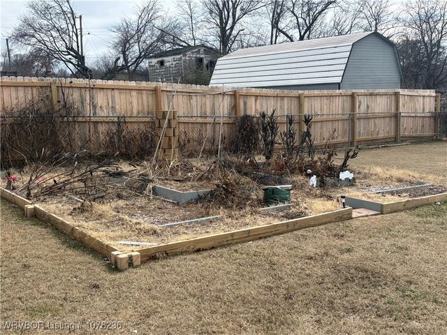 404 Loy Avenue, Arkoma, OK 74901