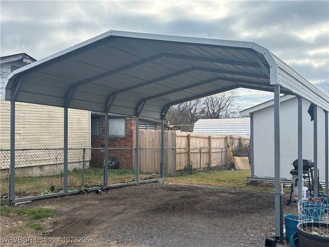404 Loy Avenue, Arkoma, OK 74901