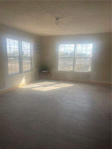 602 E 4th St, Alice, TX 78332