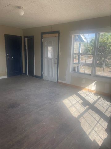 602 E 4th St, Alice, TX 78332