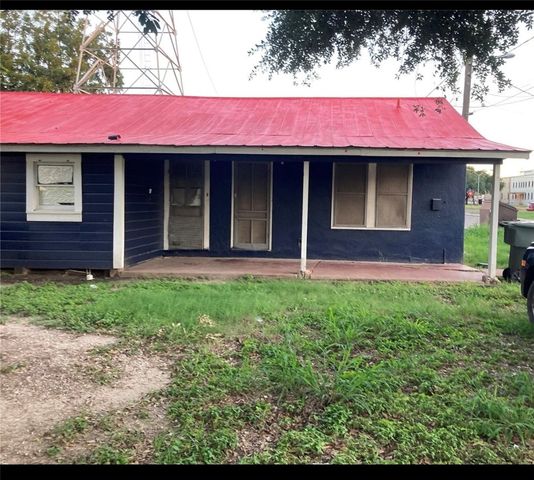 602 E 4th St, Alice, TX 78332