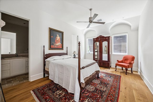 7 Hedwig Shadows Drive, Houston, TX 77024