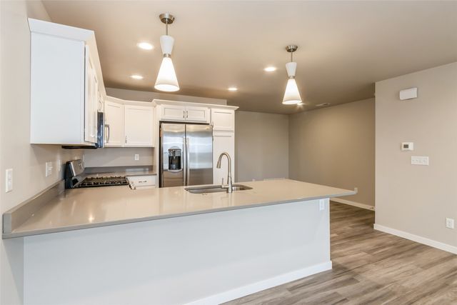 7023 Harlan Eddy Drive SW, Cedar Rapids, IA 52404